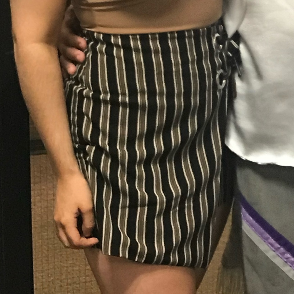 Asymmetrical mini skirt with tie details